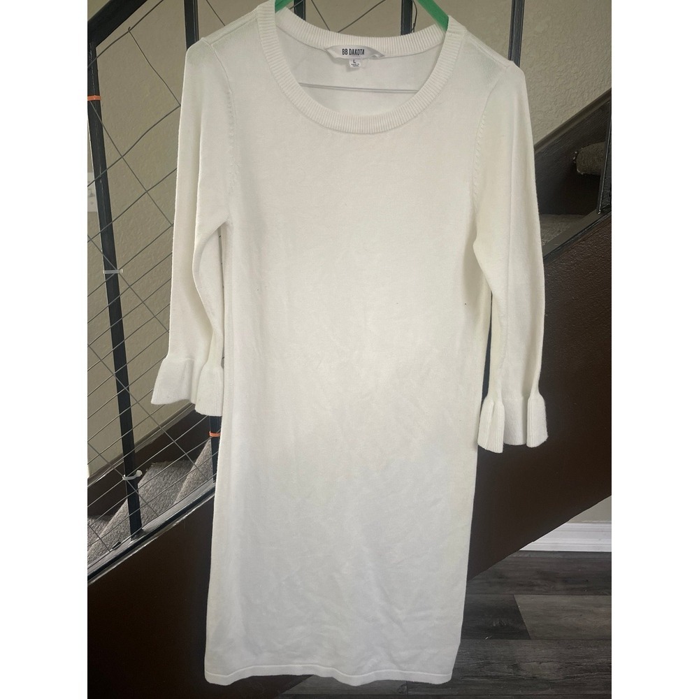 BB‎ Dakota White Dress. Size Large